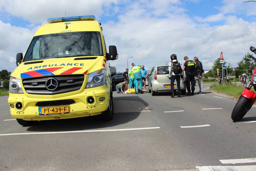 Wielrenner gewond na botsing met auto
