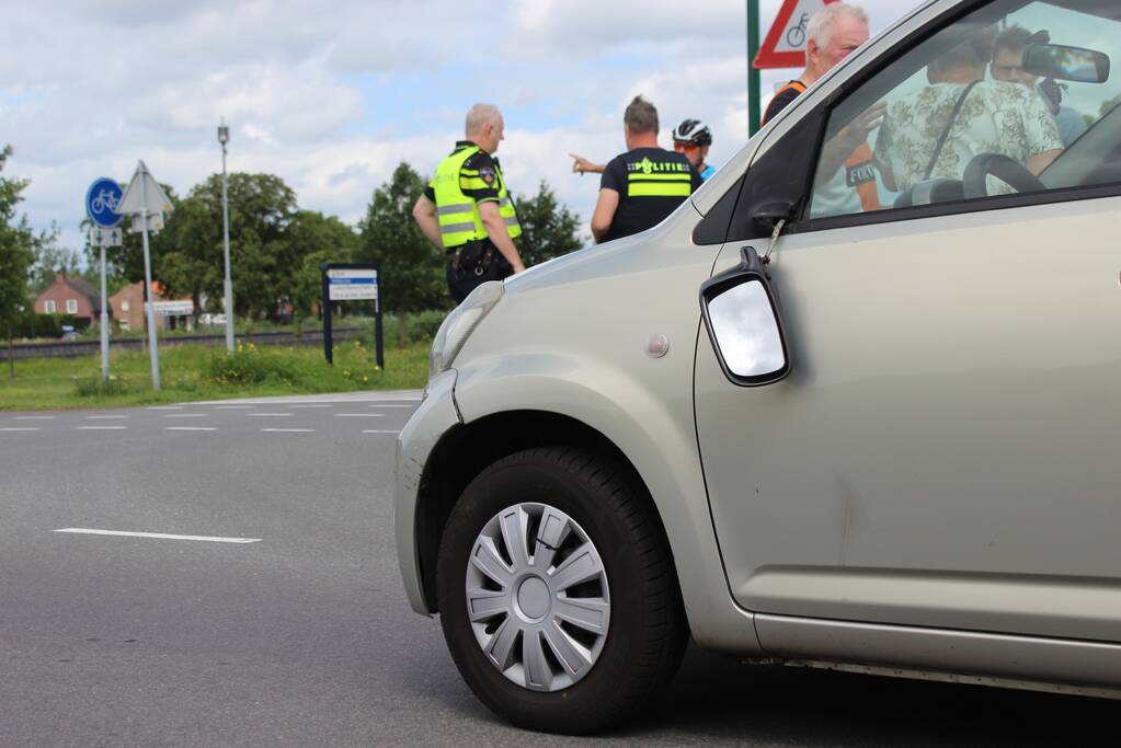 Wielrenner gewond na botsing met auto