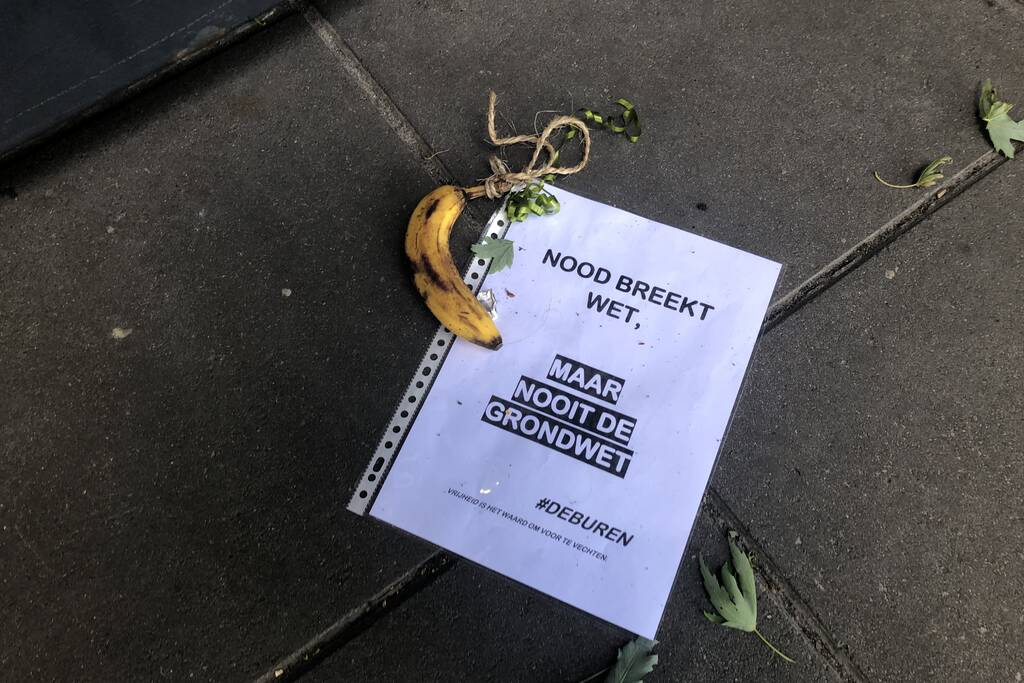 Bananen neergelegd bij Rechtbank Noord-Nederland