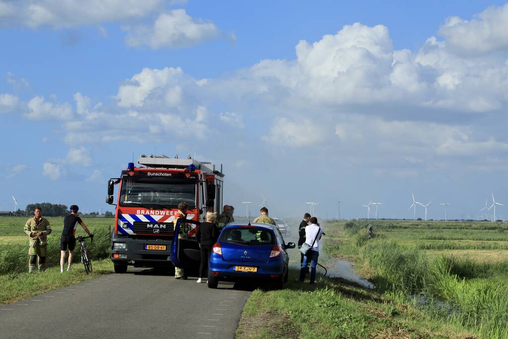 Berm vliegt in brand in buitengebied