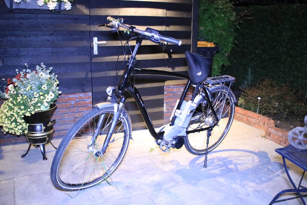 Persoon rijdt door na aanrijding