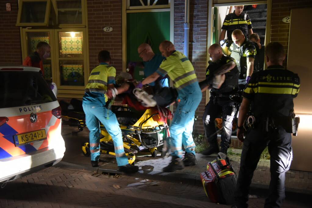 Zwaargewonde bij steekpartij in woning