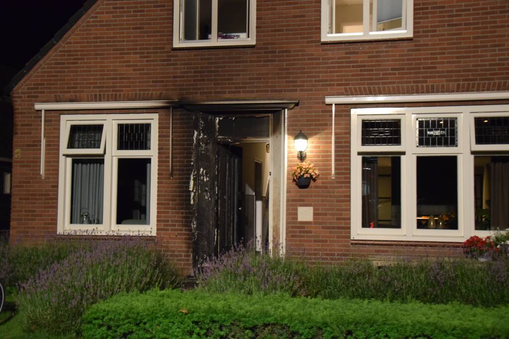 Aanslag op woning, politie start groot onderzoek