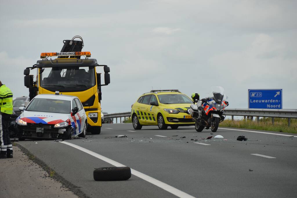 Politiewagen betrokken bij aanrijding op snelweg