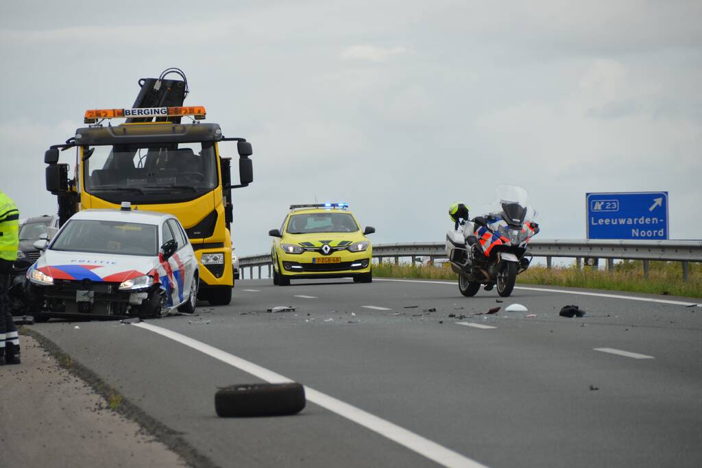 Politiewagen betrokken bij aanrijding op snelweg