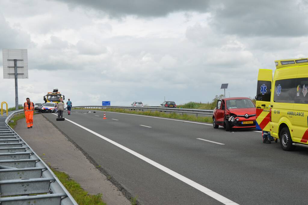 Politiewagen betrokken bij aanrijding op snelweg