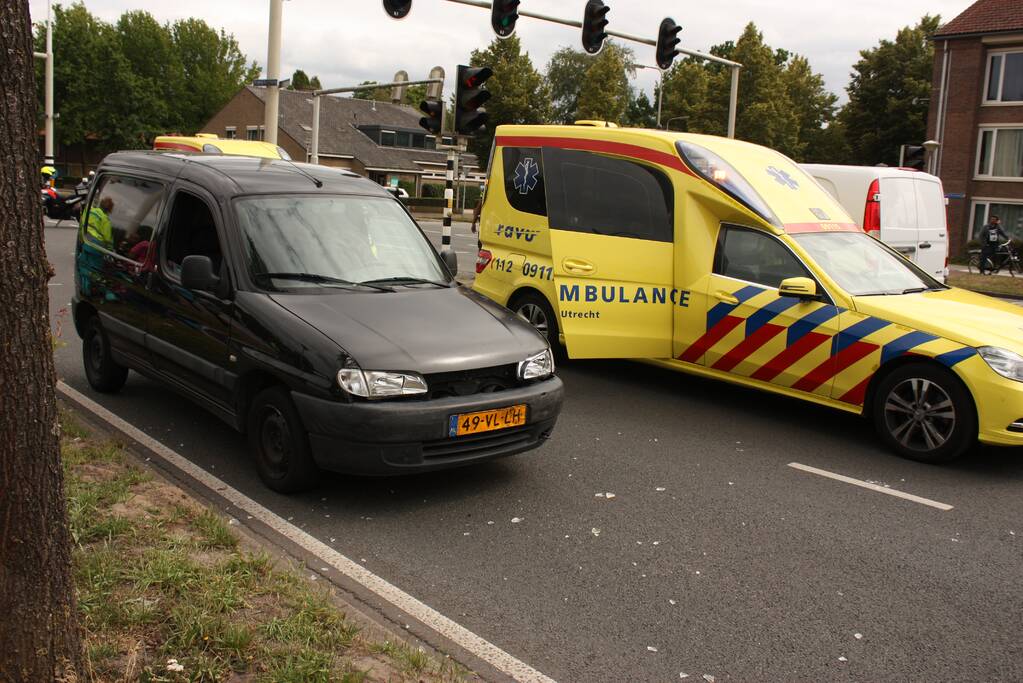 Aanrijding tussen bakfiets en auto