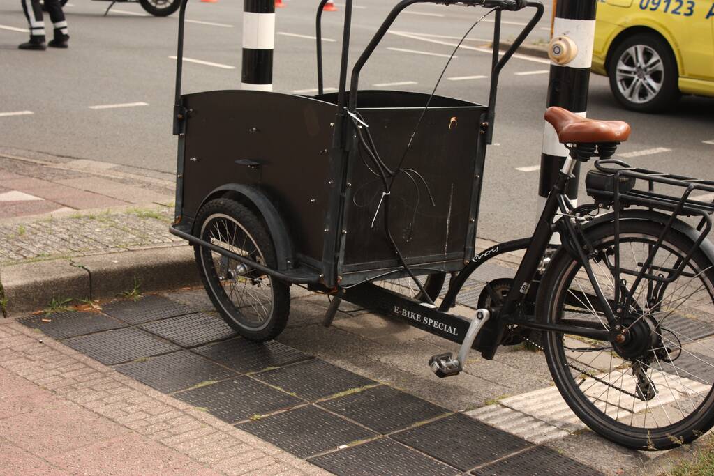 Aanrijding tussen bakfiets en auto