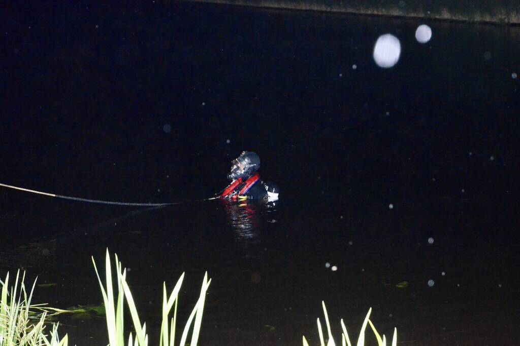 Gestolen auto in Aarkanaal aangetroffen