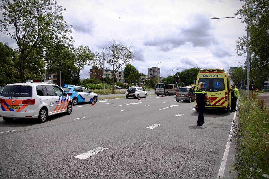 Veel schade bij kop-staart botsing met brommobiel