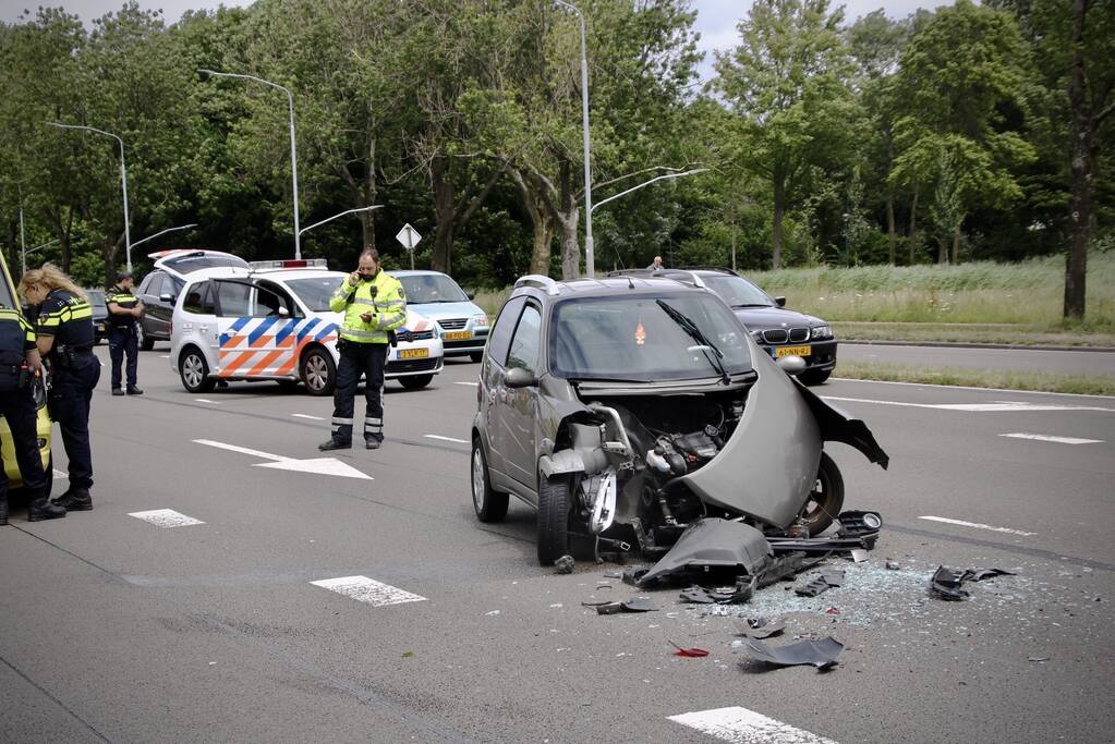 Veel schade bij kop-staart botsing met brommobiel