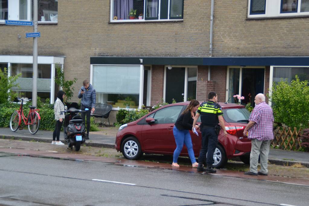 Veel schade na aanrijding tussen twee scooters