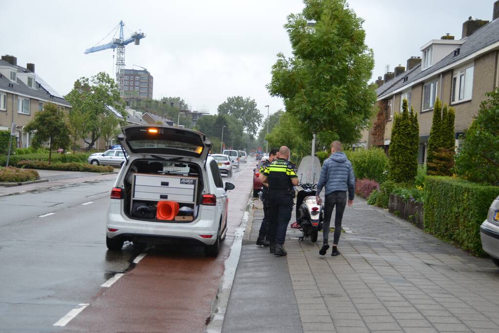 Veel schade na aanrijding tussen twee scooters