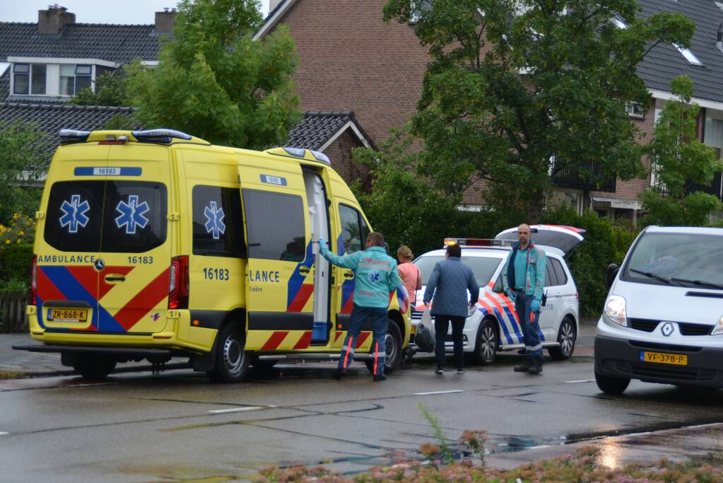 Veel schade na aanrijding tussen twee scooters