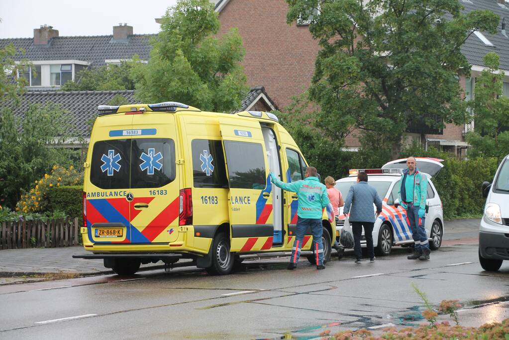 Veel schade na aanrijding tussen twee scooters