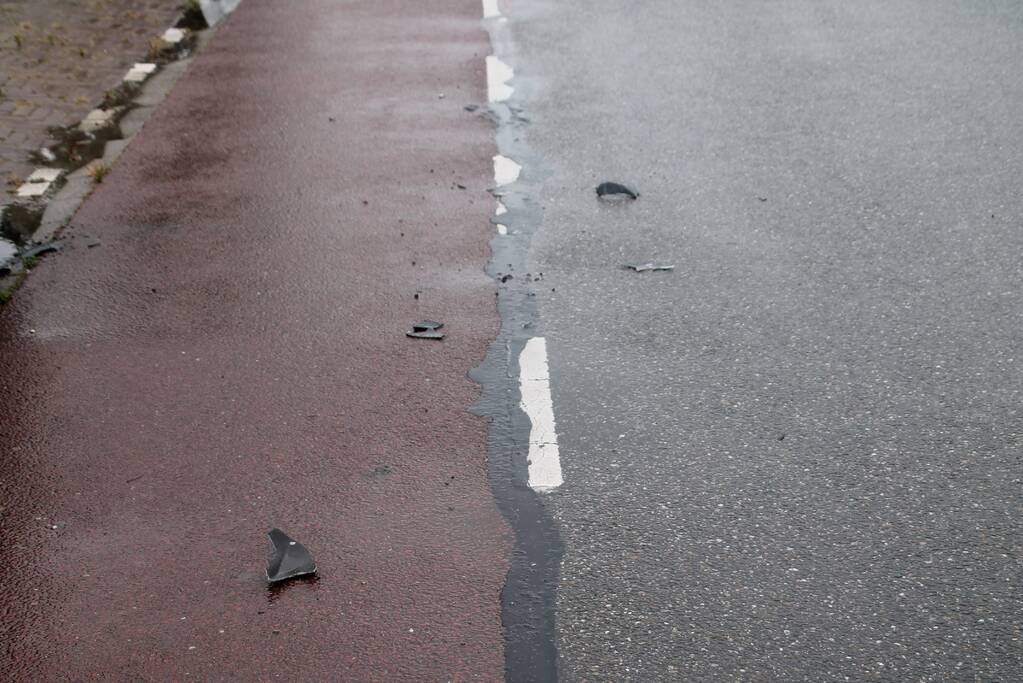 Veel schade na aanrijding tussen twee scooters