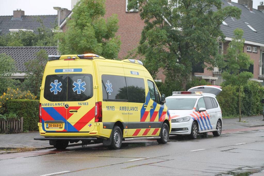 Veel schade na aanrijding tussen twee scooters