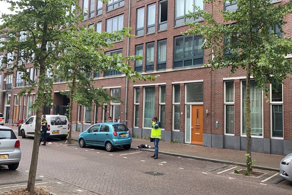 Traumahelikopter landt voor gewonde op straat