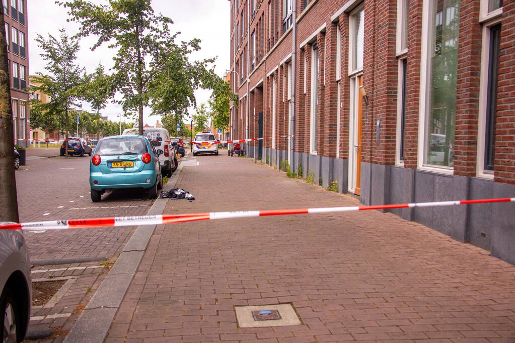 Traumahelikopter landt voor gewonde op straat
