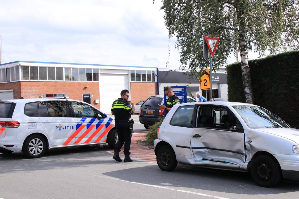 Aanrijding tussen twee auto's