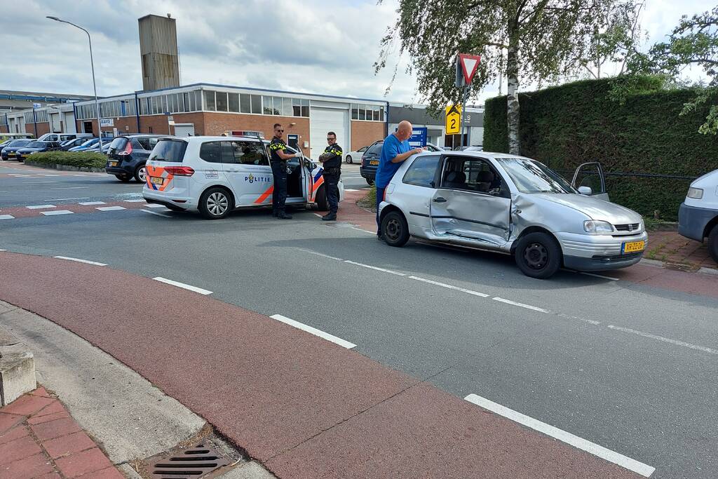 Aanrijding tussen twee auto's