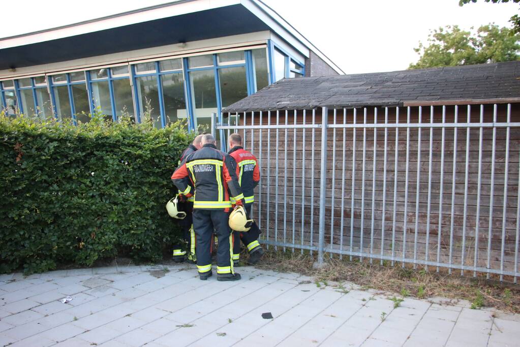 Brandweer bevrijdt jongedame uit benarde positie