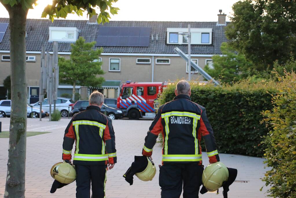 Brandweer bevrijdt jongedame uit benarde positie