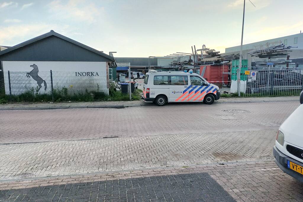 Arrestatieteam doet inval in pand op industrieterrein