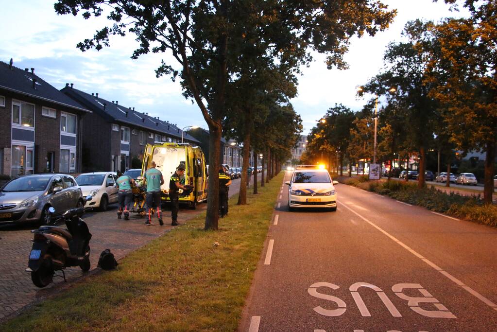 Fietser gewond na botsing met boom