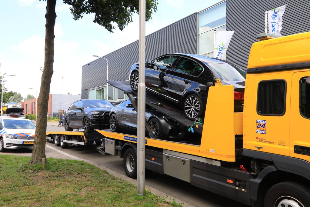 Arrestatieteam valt met zwaar geschut pand Bedrijventerrein De Wieken binnen