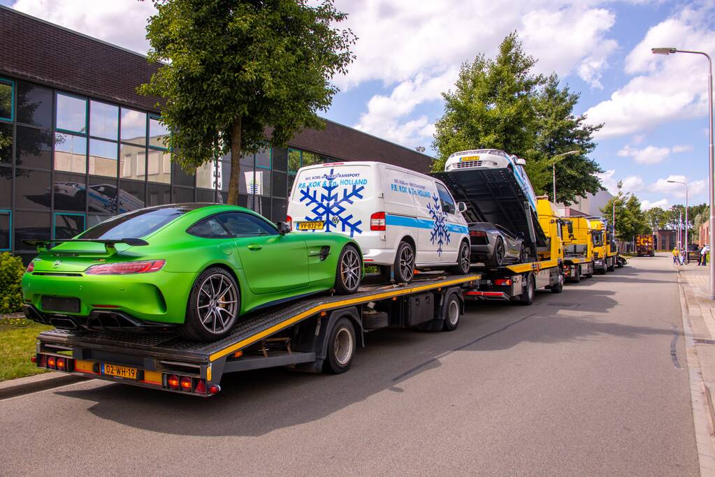 Arrestatieteam valt met zwaar geschut pand Bedrijventerrein De Wieken binnen