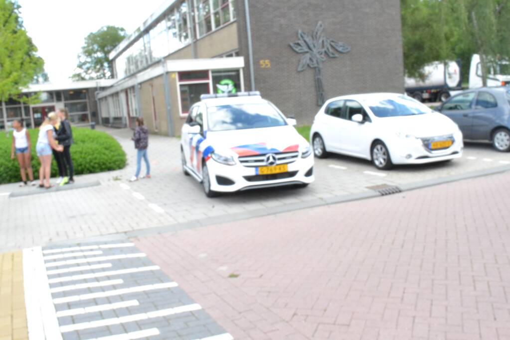 Politie bij schoolgebouw na burgernetmelding
