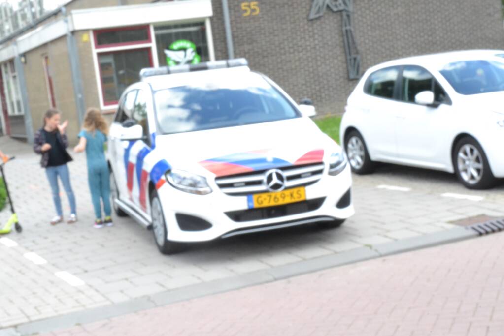 Politie bij schoolgebouw na burgernetmelding