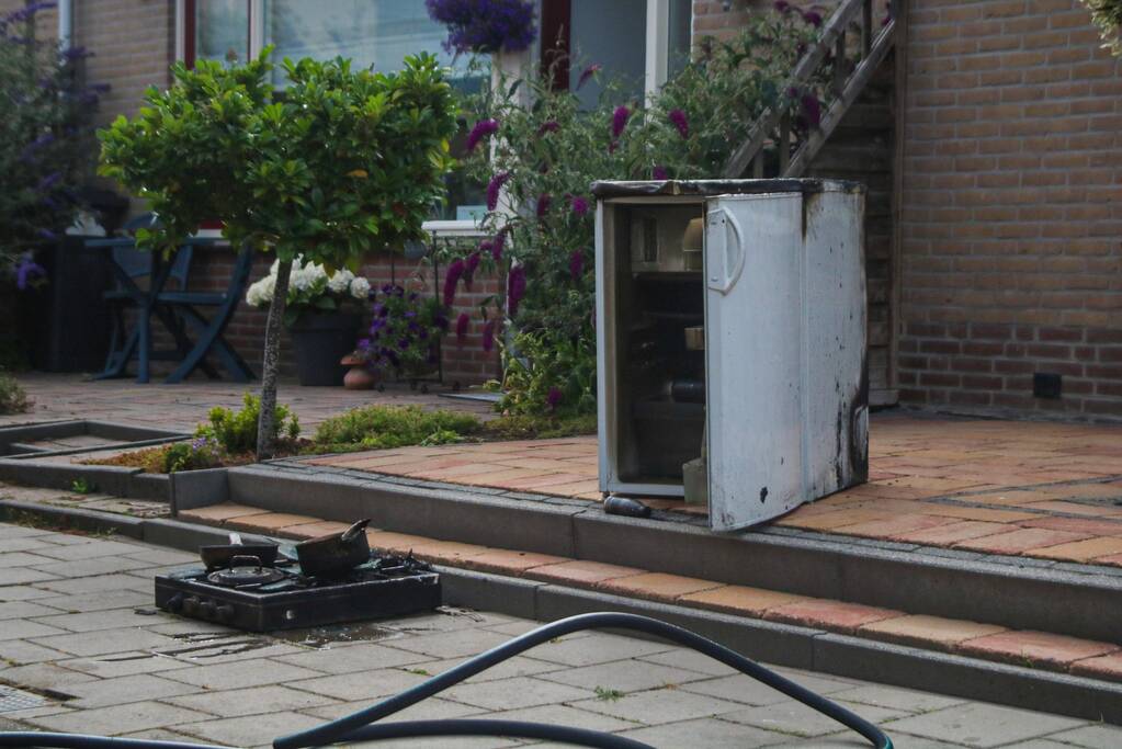Kat gered uit woning bij keukenbrand
