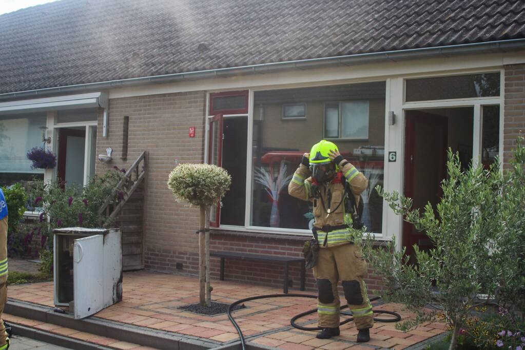Kat gered uit woning bij keukenbrand