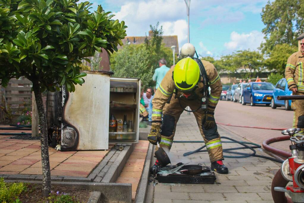 Kat gered uit woning bij keukenbrand