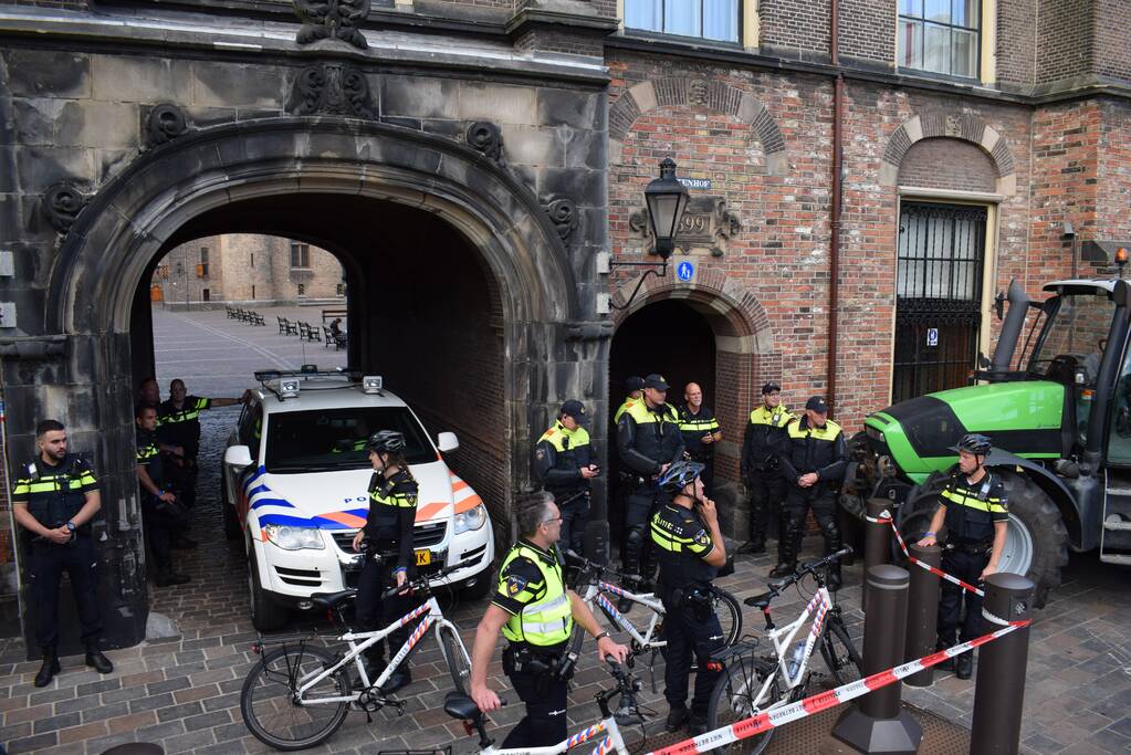 Veel boeren op het buitenhof tegen voerwet