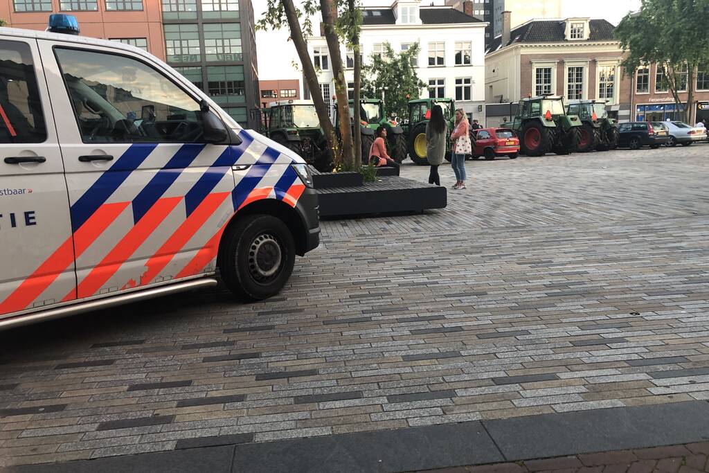 Boeren met tractoren demonstreren tegen mogelijke nieuwe voerwet