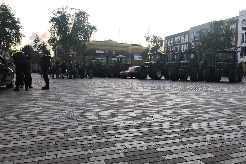Boeren met tractoren demonstreren tegen mogelijke nieuwe voerwet