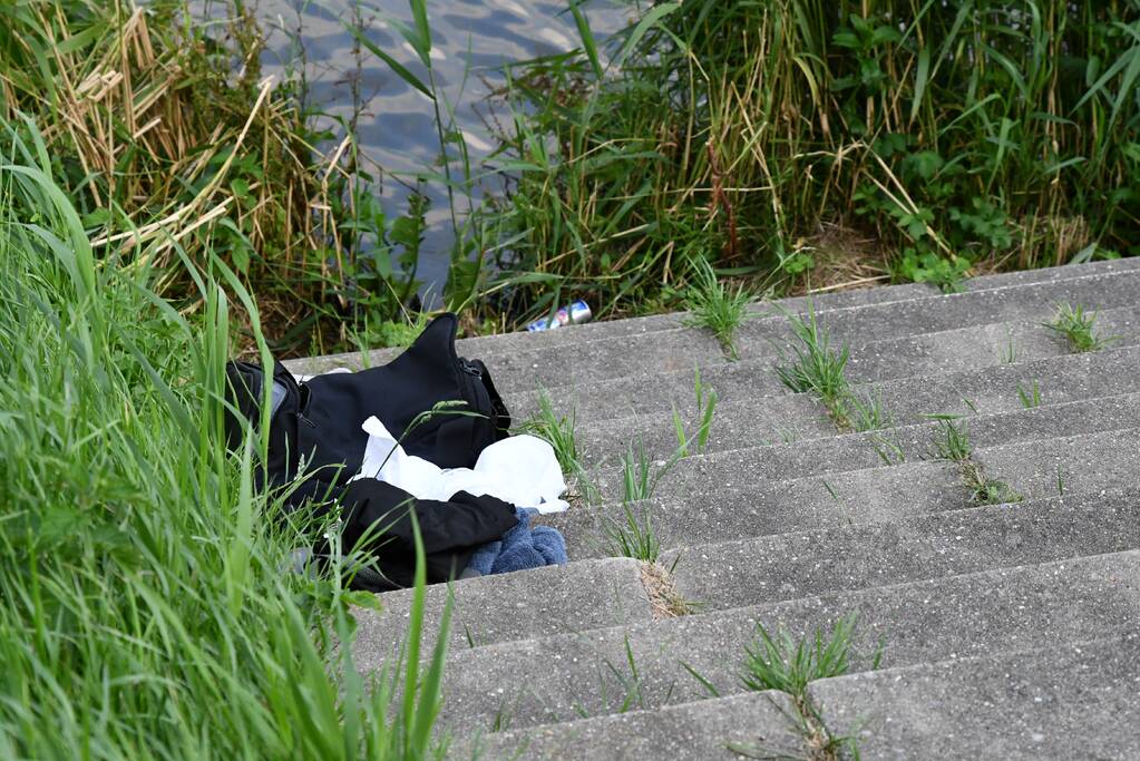 Hulpdiensten opgeroepen voor twee zwemmers