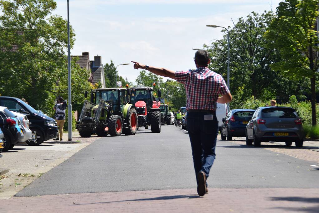 Zeeuwse boeren voeren actie bij politiebureau