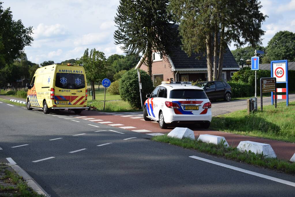 Afslaande automobilist rijdt racefietser aan
