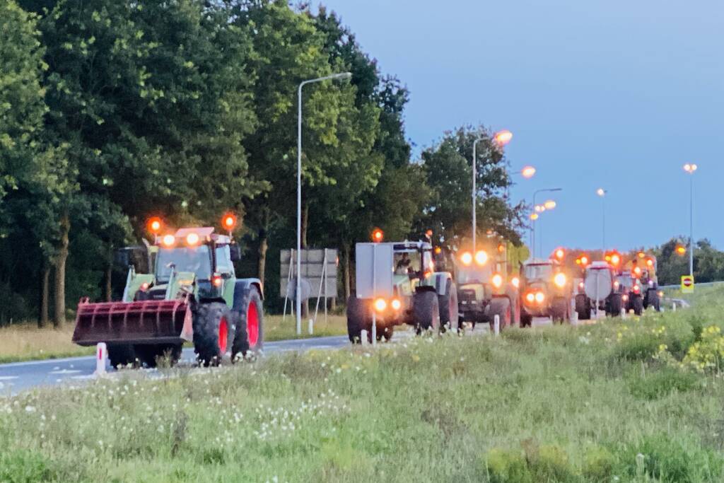 Bozen boeren blokkeren Rijksweg A2