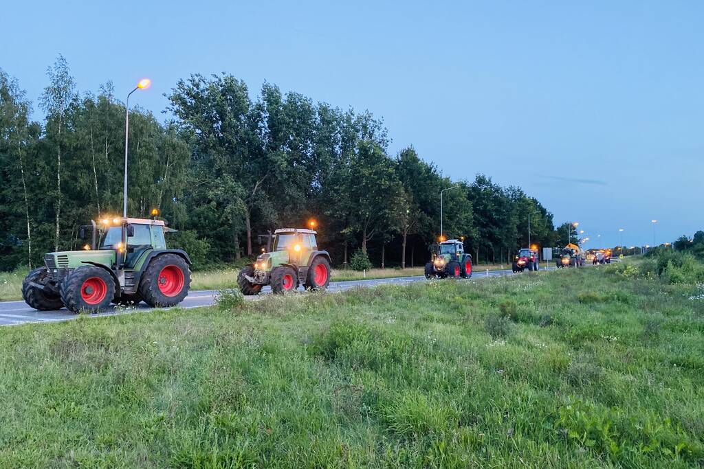 Bozen boeren blokkeren Rijksweg A2