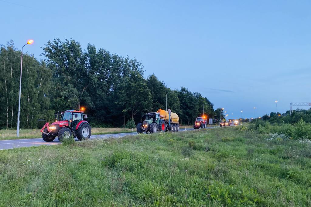 Bozen boeren blokkeren Rijksweg A2