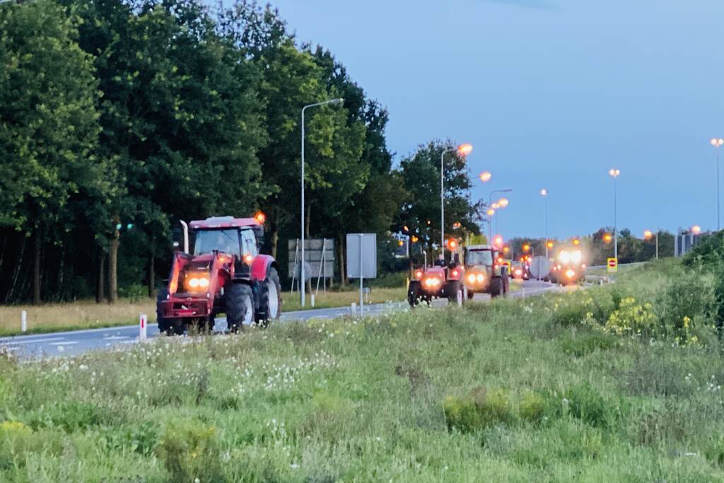 Bozen boeren blokkeren Rijksweg A2