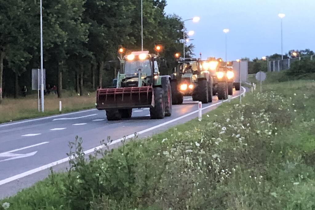 Bozen boeren blokkeren Rijksweg A2