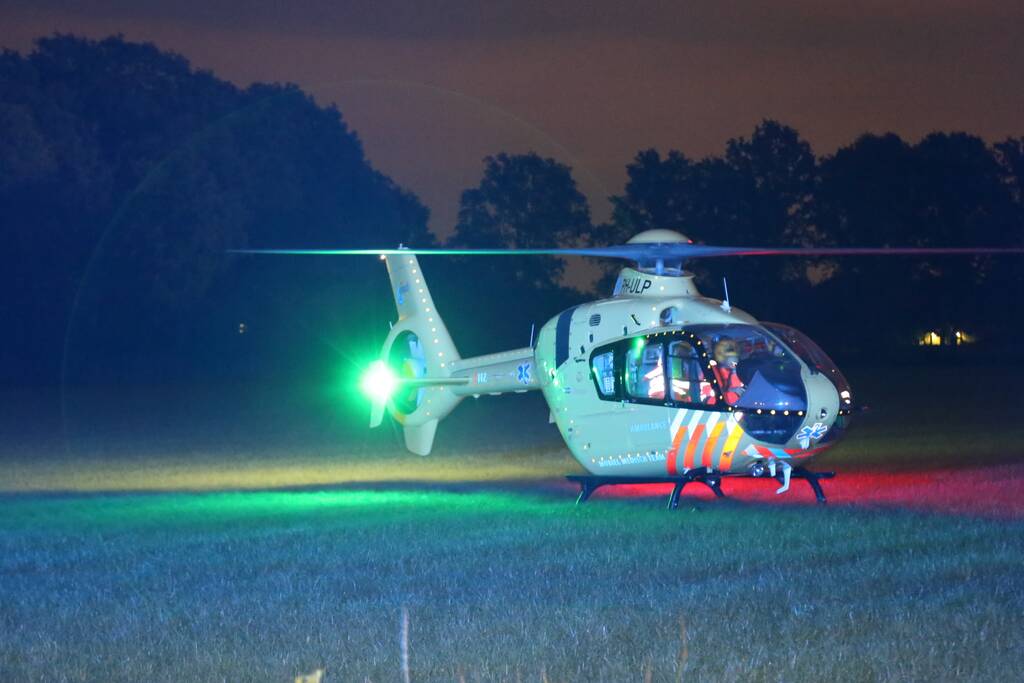 Automobilist rijdt door na ernstig ongeval, twee fietsers zwaargewond