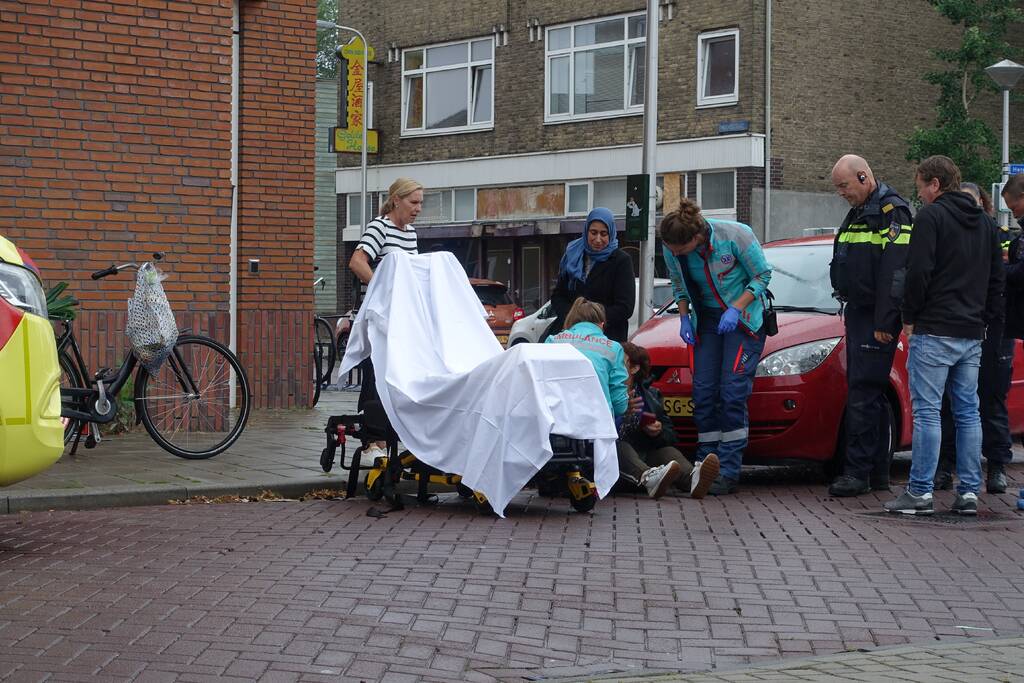 Fietsster gewond bij aanrijding met auto