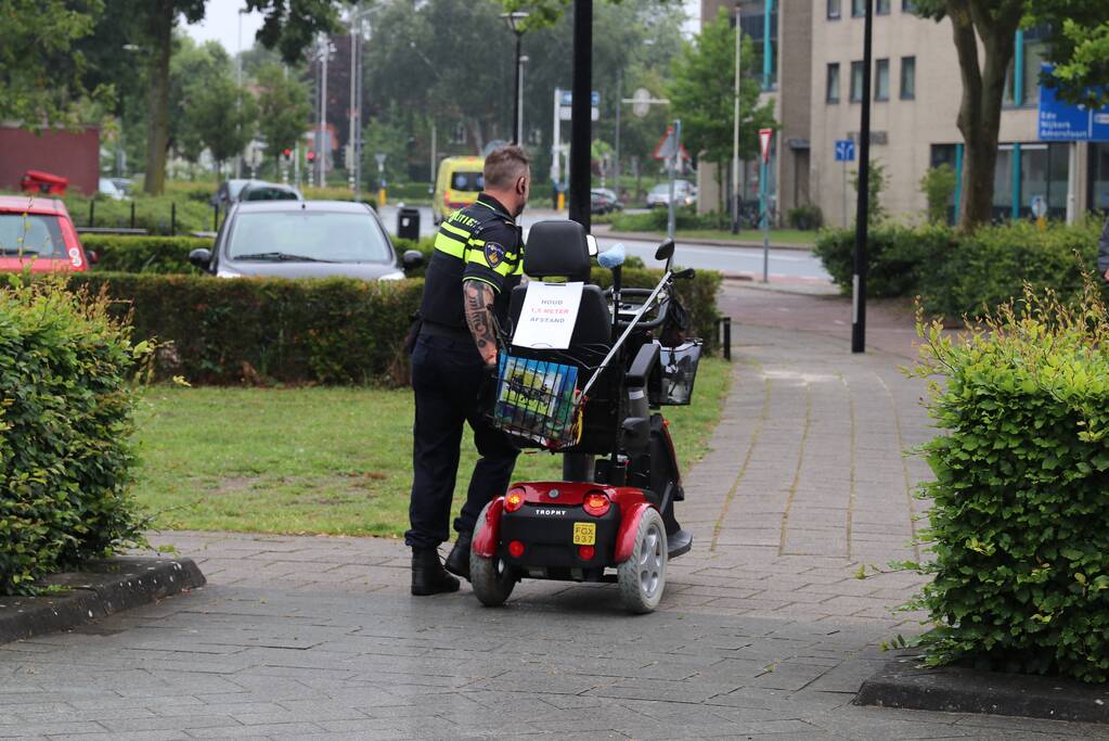 Bestuurder scootmobiel gewond na botsing met auto